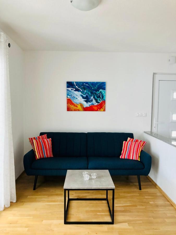 Dani Sea & Pool Apartment