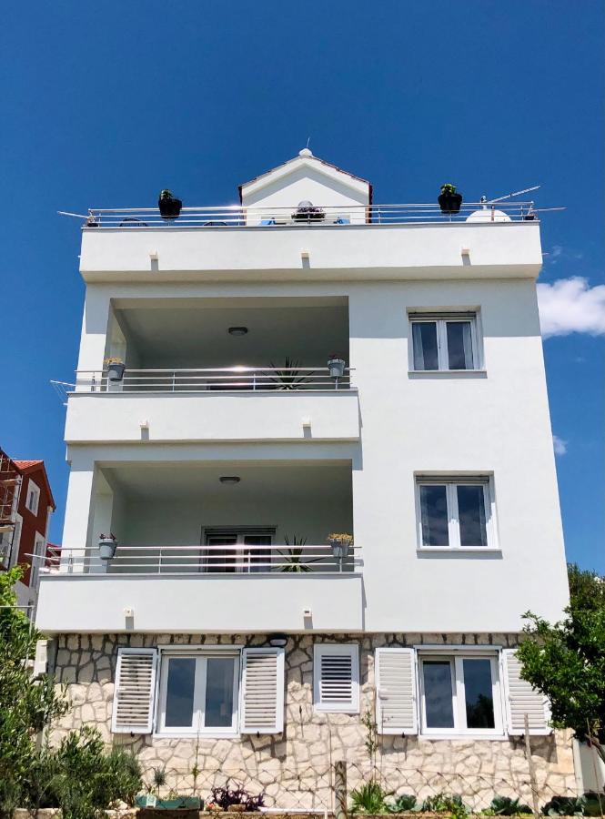 Dani Sea & Pool Apartment Trogir